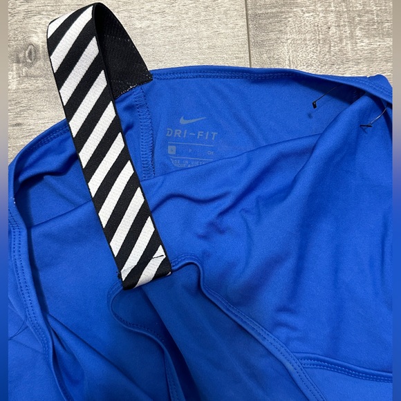 3 Nike DriFit Tank Tops - Size Small - Picture 4 of 7